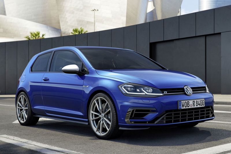 Künftig bietet er serienmäßig Voll-LED-Scheinwerfer. (VW)