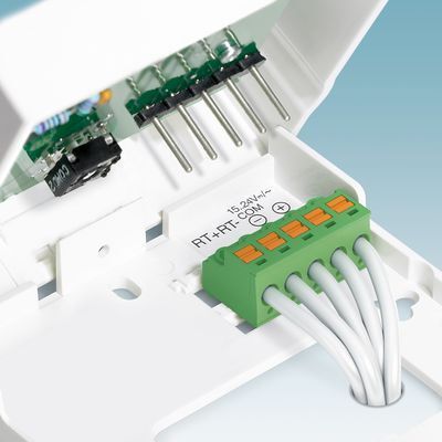 Die neuen Steckverbinder der Produktfamilie PTS 1,5 PH Clip von Phoenix Contact wurden speziell für zweischalige Elektronikgehäuse entwickelt. (Phoenix Contact)