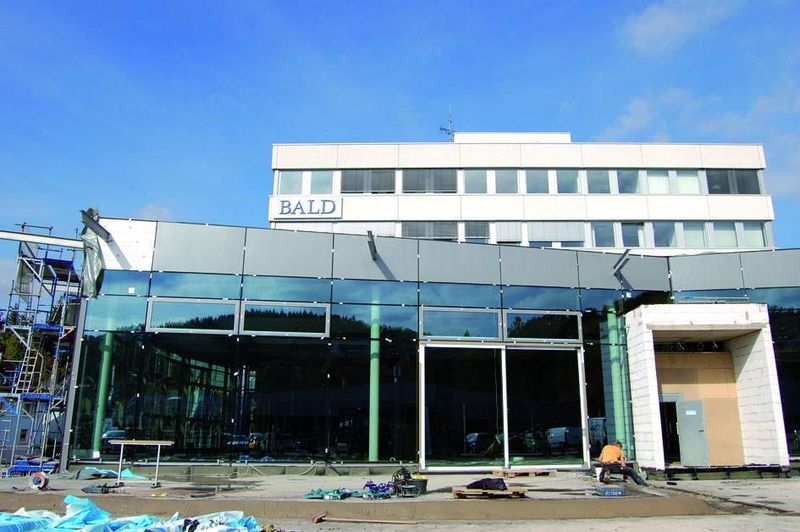 Der neue Ausstellungsraum für Mercedes-Benz-Fahrzeuge in Siegen eröffnete im Dezember 2008. (Archiv: Vogel Business Media)