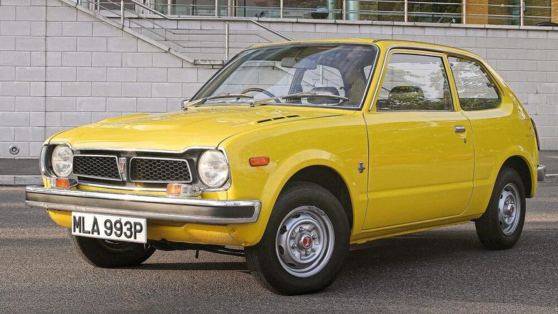 1972 stellte Honda den Civic vor. Bereits nach vier Jahren waren eine Million Fahrzeuge produziert. Den Kleinwagen gab es als Schräghecklimousine mit zwei, drei und vier Türen sowie ab 1974 auch als Kombi.(Bild:  Honda)