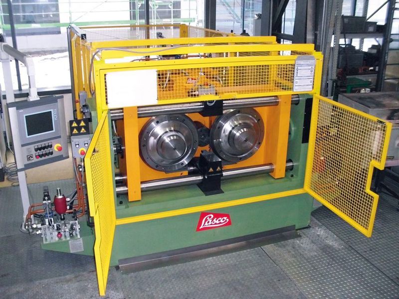 Maschine zum Axialvorschub-Querwalzen am Fraunhofer-IWU. (Fraunhofer-IWU)