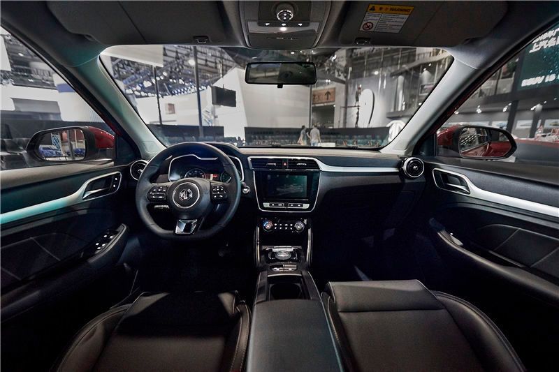 Zu den Sicherheitsausstattungen des ZS EVs gehören unter anderem ein adaptiver Tempomat, Totwinkel-Sensor und ein Notbremsassistent. (Saic Motor)