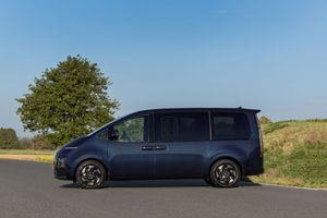 Hyundai Staria: Nine-Seat Electric Van || Picture 1 / 6