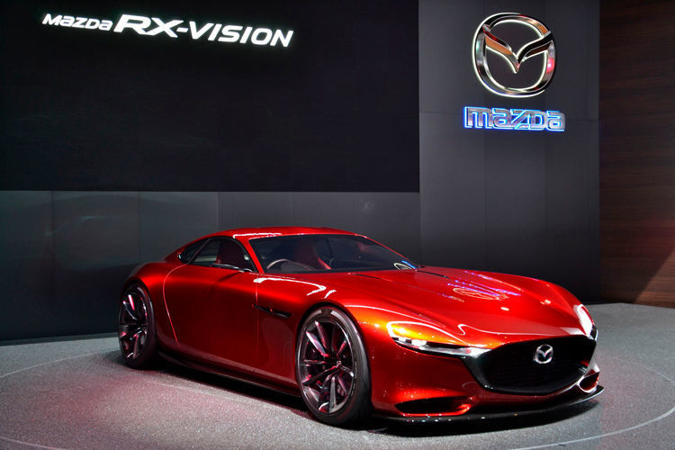 Ob es einen Nachfolger des Mazda RX-8 geben wird, steht noch in den Sternen. Die prämierte Designstudie RX-Vision gibt aber bereits einen appetitanregenden Vorgeschmack auf einen möglichen künftigen Mazda-Sportwagen. (Seyerlein)