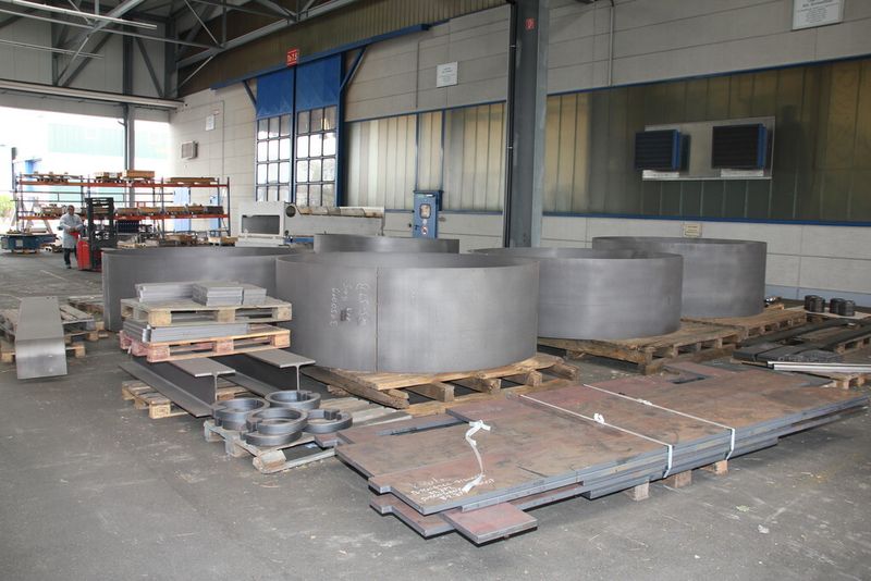 Das sind Stoßdämpfer für kastoren, damit kann er aus großer Höhe fallen, ohne beschädigt zu werden. Die Konstruktion ist interessant, weil das Dämpfungsmaterial aus Holz ist. (Sonnenberg)