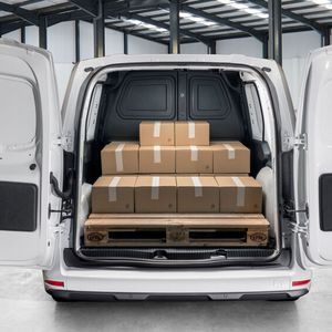 Hinter die beiden Sitze im Fahrerabteil passt je nach Ausstattung und Radstand ein Ladegut von 3,3 bis 4,9 Kubikmeter.(Bild:  Nissan)