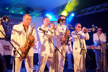 Bochumer Ortszeit 18:30 Uhr: Die Bigband bläst zum Sturm auf die Party. (Archiv: Vogel Business Media)