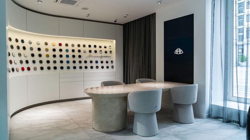 Der Fokus liegt auf individueller Beraung und maßgeschneiderten Konfigurationen. (Bild: Mercedes-Benz Group)