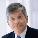 Titel, Name: Dr. Theo Siegert Geburtsjahr, -ort: 1947 in Düsseldorf Funktion: Mitglied des Aufsichtsrates Firma: Merck KGaA  Ausbildung: 1964-1966 Banklehre zum Kaufmannsgehilfen Studium der Betriebswirtschaftslehre: 1967-1968 an der Westfälischen Wilhelms-Universität in Münster, 1968-1969 an der Universität Freiburg, 1969-1972 an der Universität München Abschluss: Diplom-Kaufmann 1974 Promotion zum Dr. oec. publ.   Berufliche Laufbahn: 1975 Tätigkeit bei der Franz Haniel & Cie. GmbH 1978 Leiter der Abteilung Unternehmensplanung bei Franz Haniel & Cie. 1981 kaufmännischer Leiter der Tochterfirma Haniel Umweltschutz GmbH 1986 Mitglied der Geschäftsleitung bei Franz Haniel & Cie.  1993 persönlich haftender Gesellschafter bei der alten familieneigenen Firma de Haen-Carstanjen & Söhne in Düsseldorf 1994 stellv. Mitglied des Vorstandes der Franz Haniel & Cie . GmbH, verantwortlich für die Geschäftsfelder Corporate Finance, Mergers & Acquisitions und Recht 1996 ordentliches Mitglied des Vorstandes  2004 kurzzeitig Vorsitzender des Vorstandes (acht Monate) 2006 geschäftsführender Gesellschafters bei de Haen-Carstanjen & Söhne in Düsseldorf und Aufsichtsratsmitglied der Merck KGaA und der E. Merck AG  Besonderes: Seit 1997 Externer Lehrbeauftragter und Honorarprofessor der Universität München, Vorlesungen im Bereich der Finanzanalyse und der Unternehmensführung am Institute for Information, Organisation and Management Lehrstuhl Arnold Picot  2009 größter Privataktionär der Schweizer Nationalbank Mitglied in den Aufsichtsräten und vergleichbaren Aufsichtsgremien: Deutsche Bank AG, ERGO AG, DKSH Holding Ltd., Henkel AG & Co. KGaA. und E.ON AG  Vorsitzender im Vorstand des renommierten Industrie-Club Düsseldorf  Vorsitzender des Stiftungsrats der Stiftung Marktwirtschaft  Familienstand: verheiratet, zwei Kinder  (Bild: Merck)