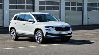 Der Skoda Karoq ist vor allem ein praktischer Alltagsbegleiter. (Bild: Wehner - VCG)