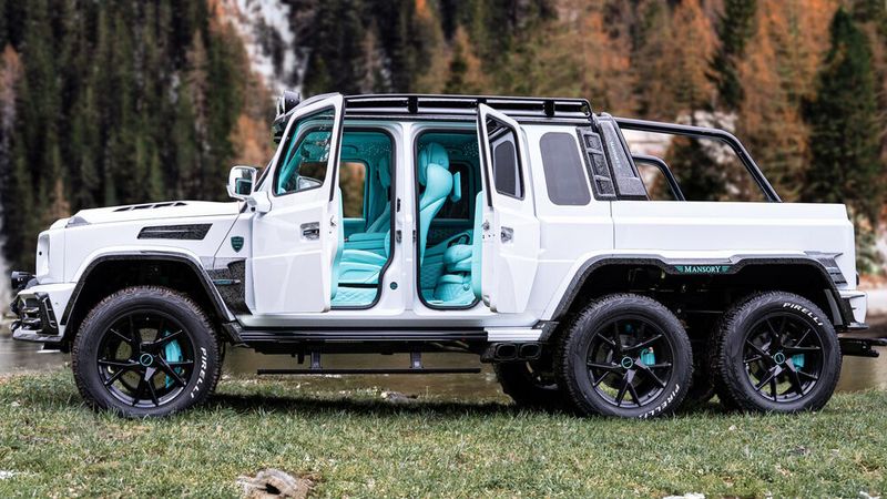 Ungewöhnlich: Die seitlichen Einstiegstüren wurden gegenläufig angeschlagen. (Bild: Mansory)