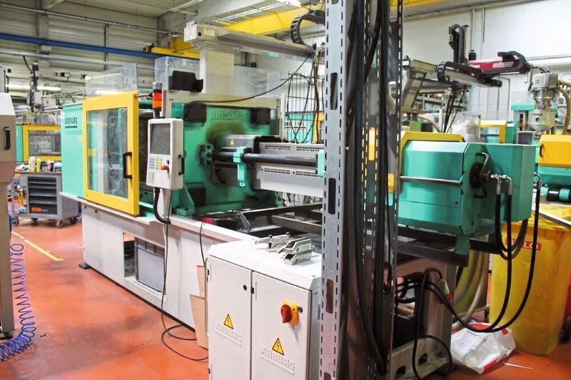 Auch auf diese 2008 gebaute Arburg-Allrounder 570C Golden Edition darf geboten werden. (Bild: HT)