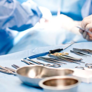 Unbeliebt und oft ungewollt risikoreich ist das Refactoring, also die Bereinigung und Neustrukturierung von lebendem Code, quasi eine Operation an einem pulsierenden Organismus.  (Bild: © Tobilander - stock.adobe.com_47012393.jpeg)