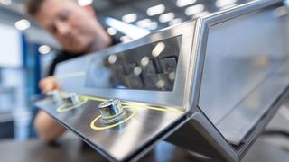 Momentan läuft die Battery Show 2025 in Stuttgart. Da lässt es sich Trumpf aus dem nahen Ditzingen nicht nehmen, sein entsprechendes Know-how zu präsentieren. Denn bezogen auf die Batterieherstellung und -wiederverwertung haben Lasersysteme ziemlich die Nase vorn ... (Bild: Trumpf)