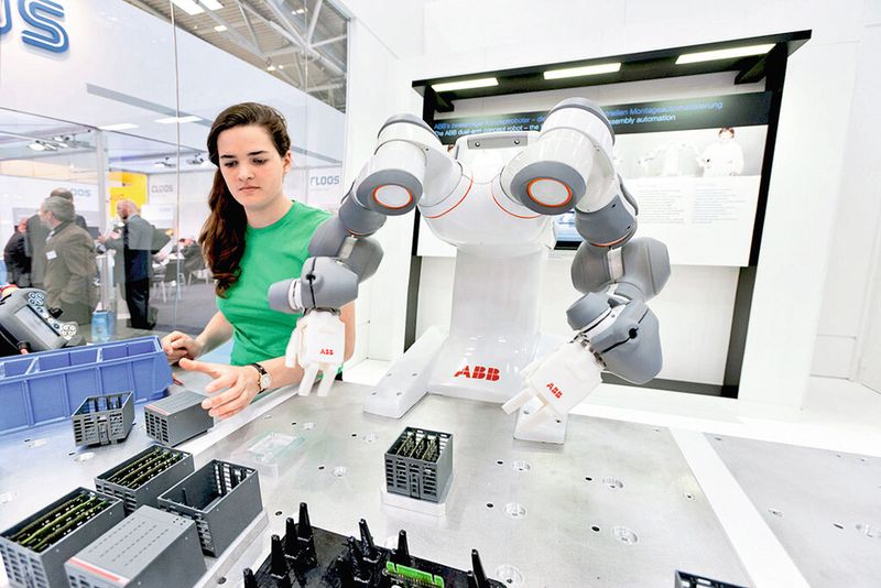 ABB erprobt mit ihrem Konzeptroboter bereits die Zusammenarbeit ohne Schutzzäune. (Bild: ABB)