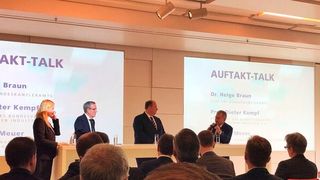 Der Opening Talk mit Andreas Meuer (Vorstand Finanzen und Digitalisierung der Fraunhofer-Gesellschaft), Dr. Helge Braun (Chef des Bundeskanzleramts und Bundesminister für besondere Aufgaben) und Prof. Dieter Kempf (Präsident des Bundesverbands der Deutschen Industrie e.V.).  (Bild: Vogel Communications Group)