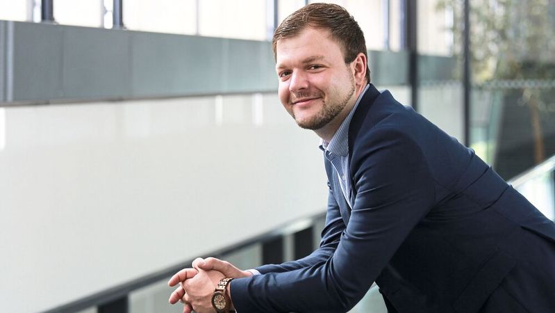 Jan Reich vom Fraunhofer IESE: „In den nächsten fünf Jahren wird sich das hochautomatisierte Fahren vor allem durch die breitere Anwendung von Assistenzsystemen der Stufen 2 und 3 weiterentwickeln.“(Bild:  Fraunhofer IESE)