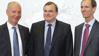 Hat große Wachstumspläne: Die Emag-Geschäftsführung mit Dieter Kollmar, Markus Heßbrüggen und Dr. Achim Feinauer (v.l.). (Bild: Kroh)