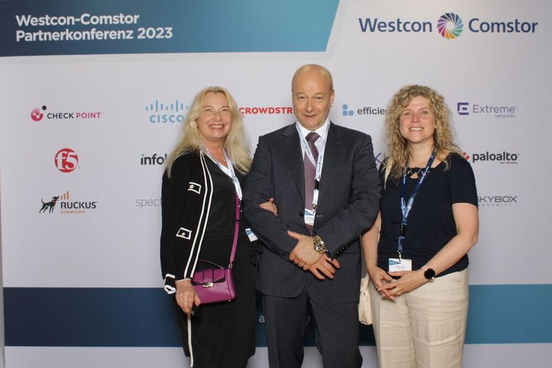 (V. li.) Beate Balz, Heiko Stahlke, (beide Xenia Systems GmbH) und Nicole Lerm (Comstor). (Bild: Westcon-Comstor)