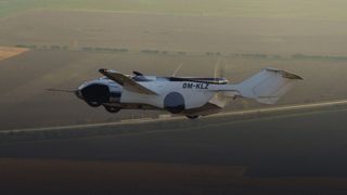 Das „Aircar“ kann fliegen und auf der Straße wie ein normales Auto fahren. (Klein Vision)