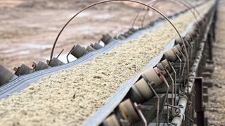 Die Flanschkupplungen TAS-FKE werden u.a. in Förderanlagen unter widrigen Umgebungsbedingungen eingesetzt.  (©jgolby - stock.adobe.com)