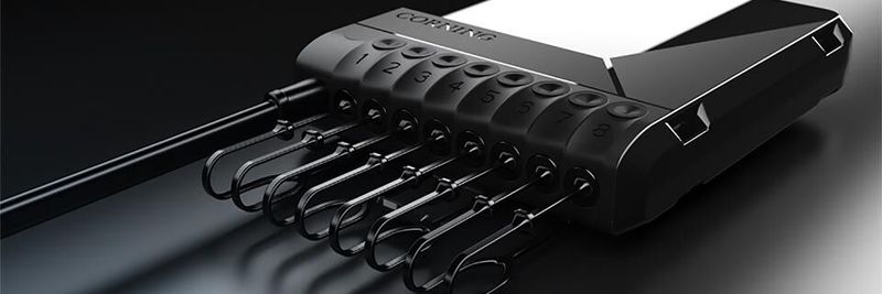 Dank „Evolv speziell geschützter Anschlusstechnik mit Pushlok-Technologie“ können Netzbetreiber mehr Glasfasern auf engem Raum miteinander verbinden.(Bild:  Corning)