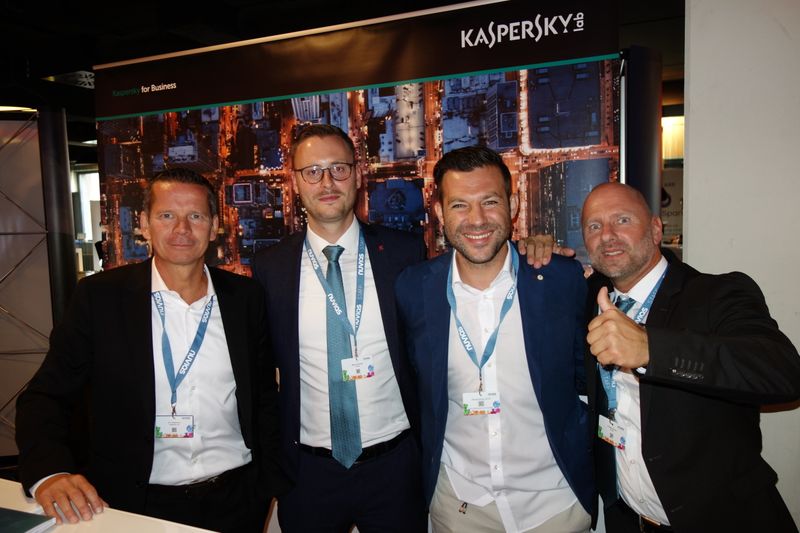 (v. l.) Eric Staamann, Kaspersky, Melvin Schröder, Nuvias, Waldemar Bergstreiser, Kaspersky, und Andreas Schulz, Nuvias. (Bild: IT-BUSINESS)