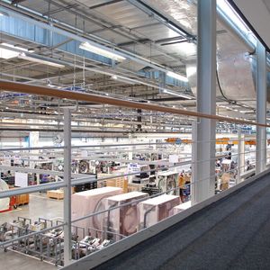 Bild 1. Eine sichere Energieversorgung ist besonders in der industriellen Fertigung unerlässlich, um Stromunfälle und kostspielige Stillstandszeiten zu vermeiden.