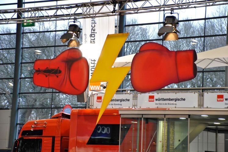 Ewige Kontrahenten: Unter diesem Motto stellten die Messemacher interessante Pärchen aus unterschiedlichen Epochen gegenüber. (Dominsky/»kfz-betrieb«)