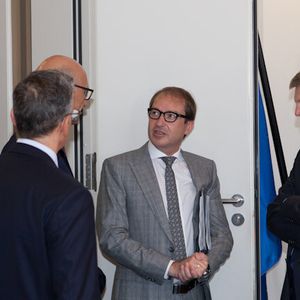 Bundesminister Alexander Dobrindt (2. v. r.) im Gespräch