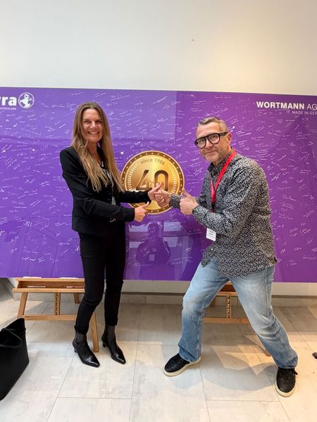 Christina Greimann (Wortmann) und Frank Bösser (Gigabyte) feiern die 40 Jahre. (Bild: Vogel IT-Medien GmbH)