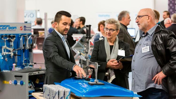 Richten statt tauschen: Das Unternehmen Carbon hat Werkstätten in Sachen Richten beschädigter Karosserieteile reichlich was zu bieten – ob in Sachen klassisches Stahl- oder Aluminiumblech. (Stefan Bausewein)