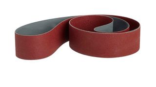 Verschiedene Schleifbandtypen können von Krückemeyer in Länge und Breite auf Kundenbedürnisse zugeschnitten werden. (Krückemeyer)