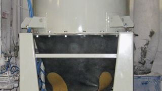 Shuttle mit Gummikonus in der Feuerfest-Branche (Bild: Emde)