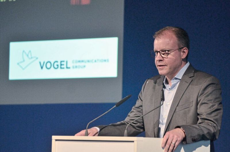 Florian Fischer, Geschäftsführer Vogel Communications Group: „Wir begleiten die Branche mit unseren Medien, wie sie den Menschen die richtige Mobilitätslösung bieten.“  (Bild: Zietz / »kfz-betrieb«)