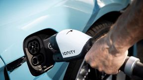 Wer sich für den Schnellladestecker entscheidet, lässt die Traktionsbatterie des E-Fahrzeugs messbar, aber in einem vertretbaren Rahmen schneller altern. (Bild: Porsche)