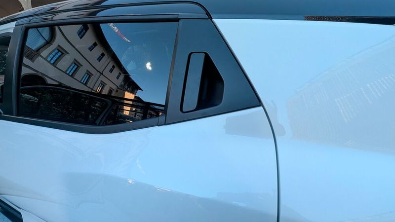 Die hinteren Türgriffe sind ins Fenster integriert. (Bild: Mauritz – VCG)