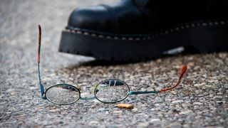 Morddrohungen, Rempeleien und Beleidigungen auf offener Straße: Bürgermeister, Abgeordnete und Stadträte werden nach wie vor massiv angegriffen (© Gina Sanders - stock.adobe.com)