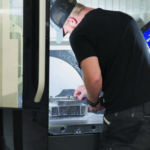 Mit Hilfe eines Mehrkomponenten-Dynamometers von Kistler führt Big Kaiser objektive Vergleichstests von Zerspanungswerkzeugen durch.