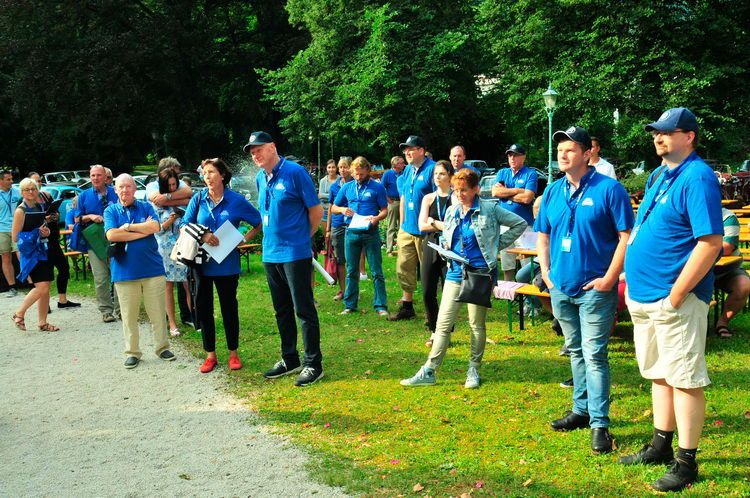 Im Fahrerlager: Vor der Abfahrt in Bad Reichenhall war unter den Fahrern eine gewisse Anspannung zu spüren, schließlich ging es um den Sieg der Oberbayerischen Meister Classic 2017. (Bild: Zietz/»kfz-betrieb«)