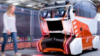 Selbstfahrende Pods sollen mit „virtuellen Augen“ mit Fußgängern kommunizieren und Vertrauen in autonome Fahrzeuge schaffen. (Jaguar Land Rover)
