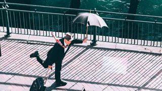 Bei Sturm, Regen oder Schnee sind Verkehrschaos und nasse Füße vorprogrammiert. Deshalb bleiben viele gleich daheim. Denn mit einigen Apps kann man auch im Home-Office entspannt arbeiten.  (gemeinfrei)