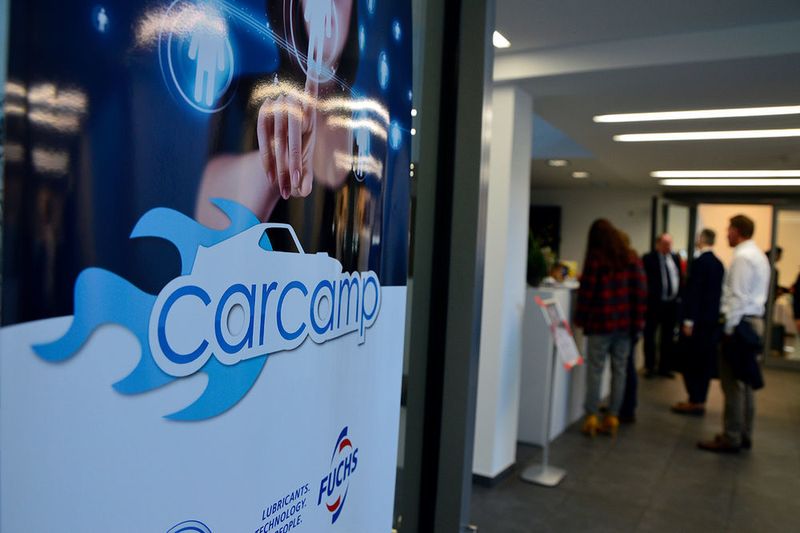 Der ZDK setzte seine Umfrage zur Digitalisierung in Autohäusern und Werkstätten 2019 erstmals um. Die Präsentation erfolgte am Freitag auf dem Carcamp in Mannheim – einem Fachkongress des Verbands rund um Zukunftsthemen in der Automobilwirtschaft. (Achter/»kfz-betrieb«)