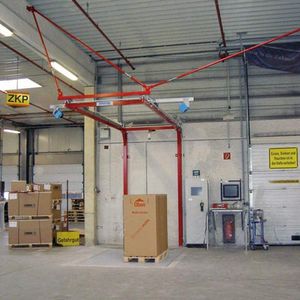 Beim Messvorgang werden auf einer Waage das Gewicht der Fracht erfasst und mittels zweier rotierender Lasertastscanner ihr Volumen ermittelt. Zur Verbesserung der Transparenz der Messergebnisse wird zudem ein Foto des Objektes aufgenommen.Bild: AKL-Tec