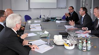 Beim Roundtable von MM Maschinenmarkt kamen Vertreter von vier Druckluftanbietern zu einer lebhaften Diskussion zusammen. (Bild: Sonnenberg)