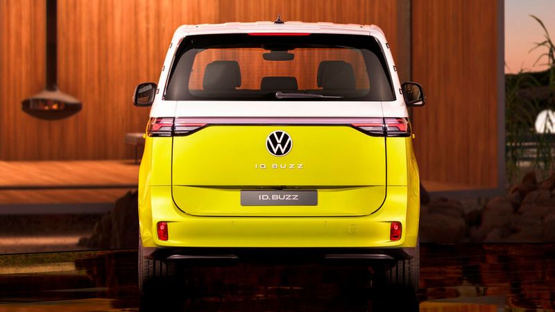 Zum Start gibt es eine Version mit 77-kWh-Batterie und einem 150 kW-starken Motor. Die Ladeleistung soll bei bis zu 170 kW liegen.  (Bild: Volkswagen)