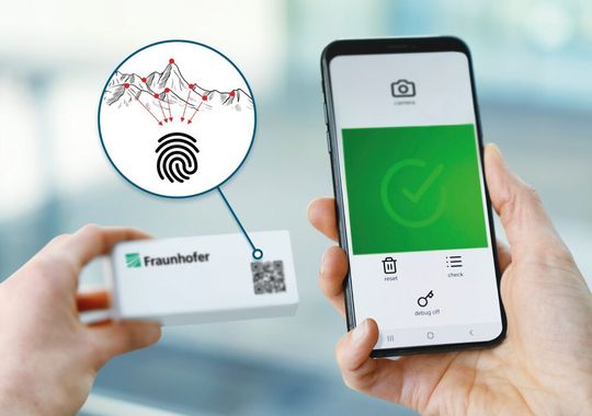 El pasaporte digital del producto y la protección de la marca, todo en un solo código: el sistema de identificación SmartID integra la estructura superficial única de un envase en un código QR a prueba de falsificaciones.(Imagen: Fraunhofer IAP)