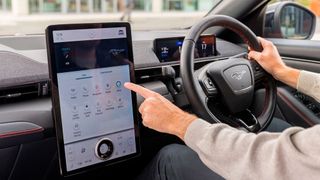 Ab Herbst können Ford-Fahrer mit Amazons Alexa kommunizieren. (Bild: Ford)