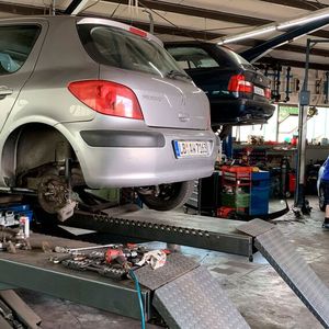 Bei Auto Hein wird den Münchinger Kunden ein Rundum-Paket geboten – vom Kundendienst bis zur Getriebespülung.(Bild:  »kfz-betrieb«/ Schweitzer)