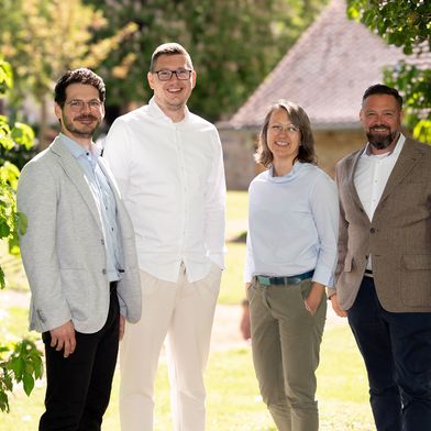 Da sinistra: il dott. Lars Helmlinger, Stefan Zuljevic, la dott.ssa Marieluise Lang e Thomas Wolz (da sinistra) di LaMa Recycling (Bild: LaMa)
